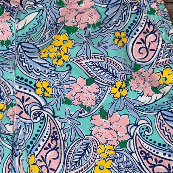 Crown & Ivy Floral Caroline Shorts - Picture 2 of 4